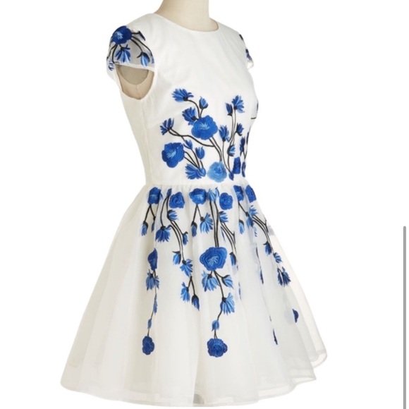 Chi Chi London Floral Embroidered Cap Sleeve
Dress NWT Sz 4 - Picture 4 of 10